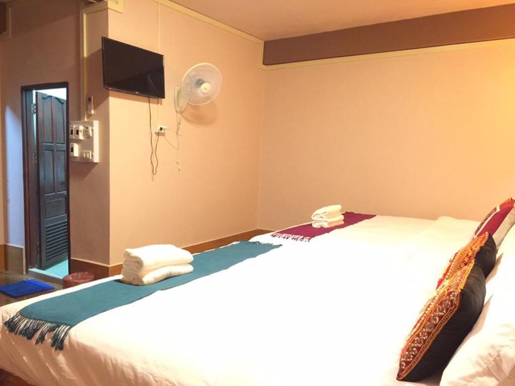 Happy River View Hotel Vang Vieng Ngoại thất bức ảnh